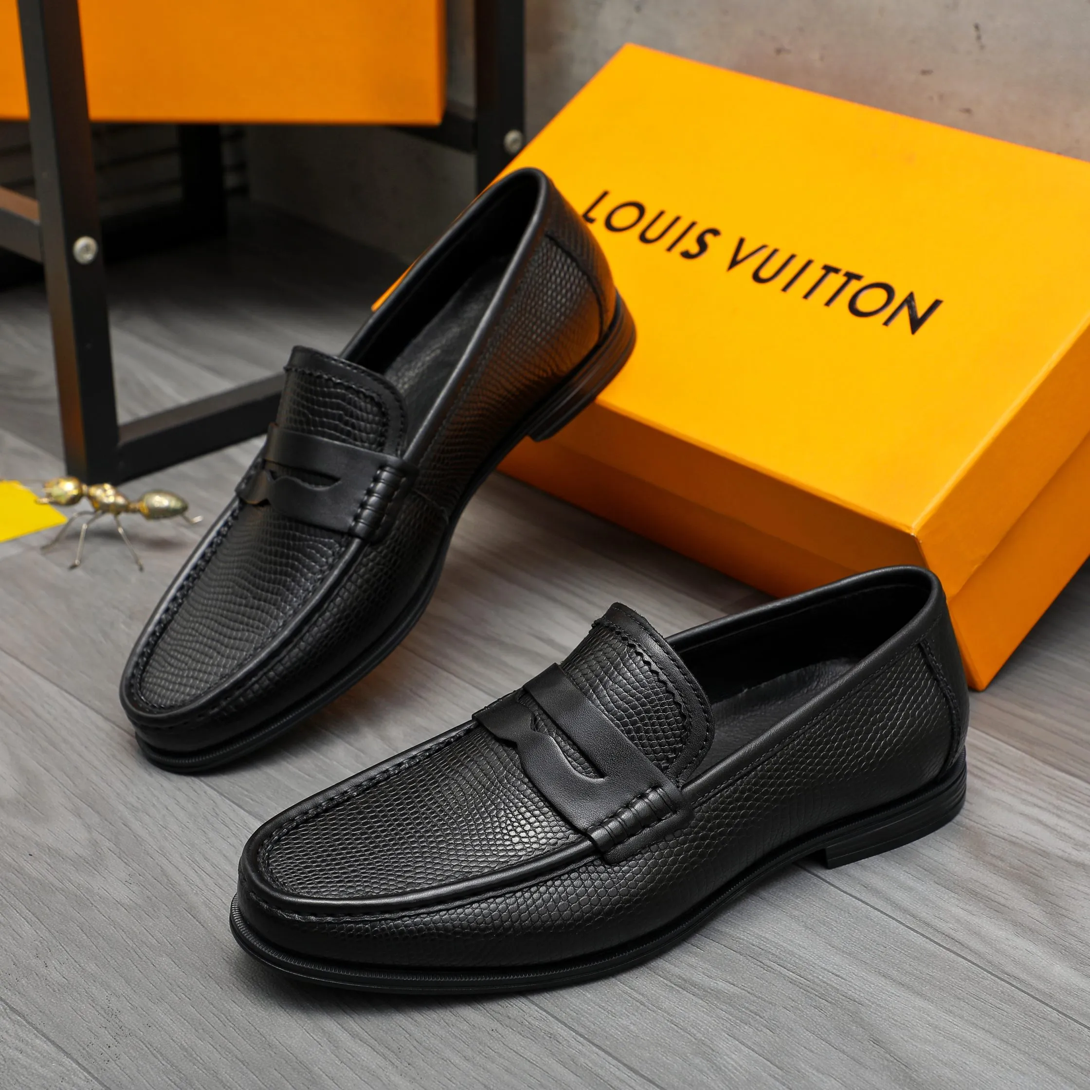 Men's shoes 💰p442 Product trademark: LV (Louis Vuitton) business slip-on leather shoes. Regular size: 38-46 (45.46 is custom-made and non-refundable) Product materials: Selected high-quality grained cowhide upper, cowhide lining, rubber outsole